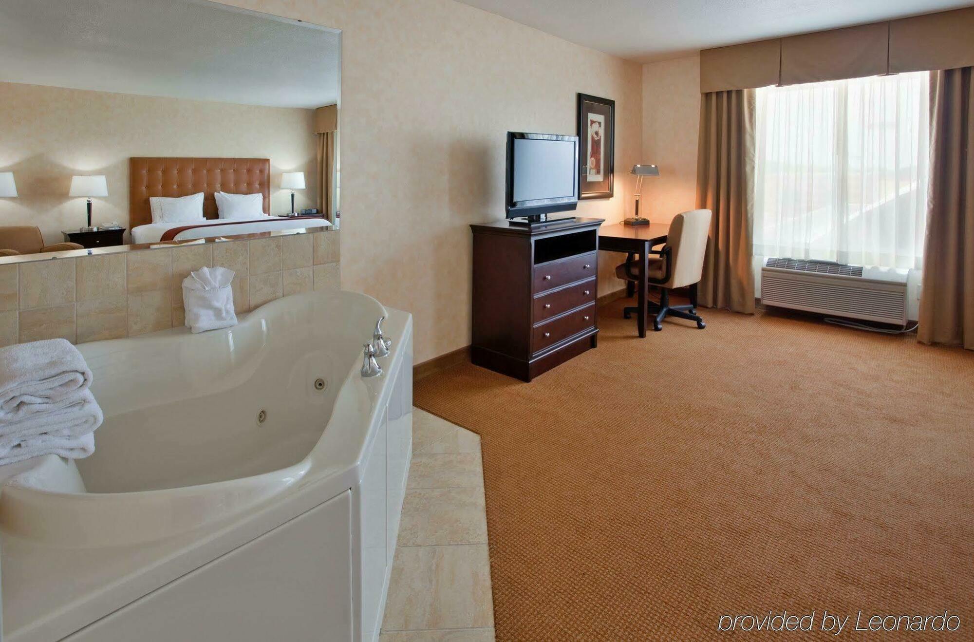 Holiday Inn Express Lawrence By Ihg Exteriér fotografie
